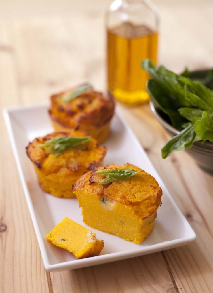 Flans de polenta aux carottes et roquefort