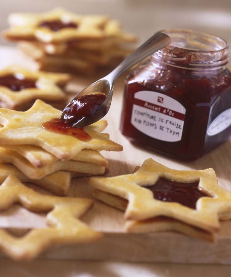 Sablés de Noël à la confiture de fraises