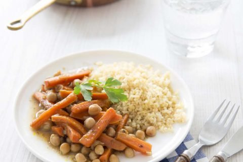 Poêlée savoureuse de pois chiches et carottes aux épices