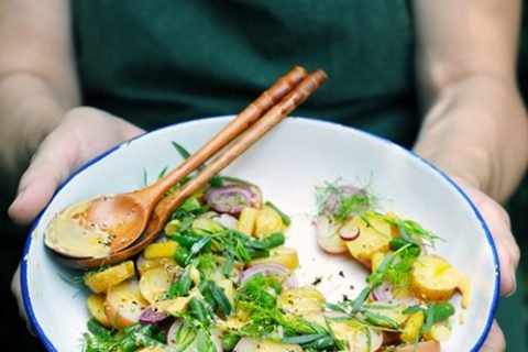 Salade de pomme de terre à la moutarde et aux herbes