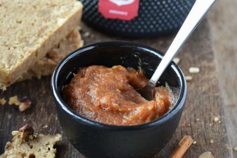 Compote de pommes aux pruneaux, orange et cannelle