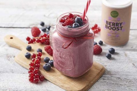 Délicieux smoothie healthy aux baies rouges