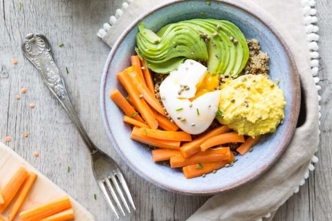 Buddha bowl à l’houmous de lentilles corail