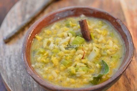 Soupe de lentilles et de riz aux épices