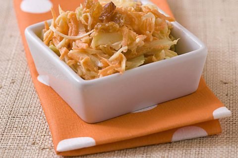 Coleslaw aux raisins secs – sauce allégée au yaourt