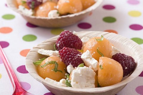 Salade de melon, feta, framboises et basilic