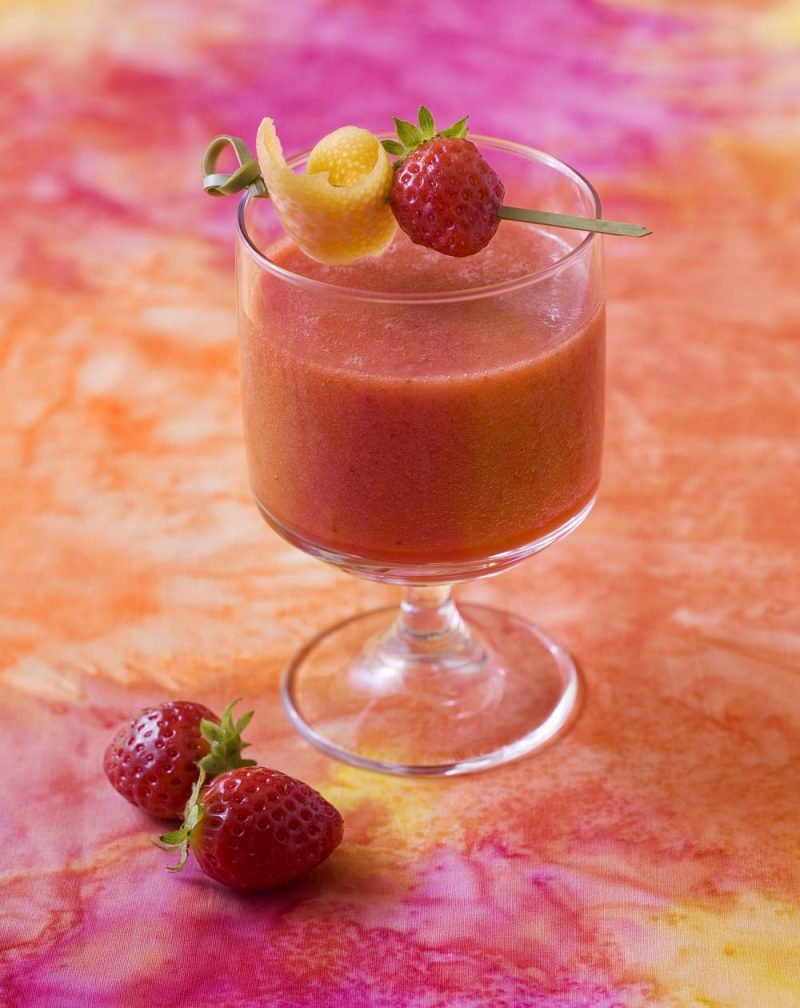 Smoothie ensoleillé fraises, pamplemousse et goyave