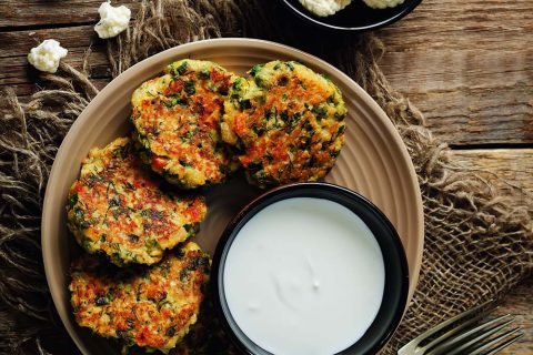 Galettes à la semoule de chou-fleur, comme un steak