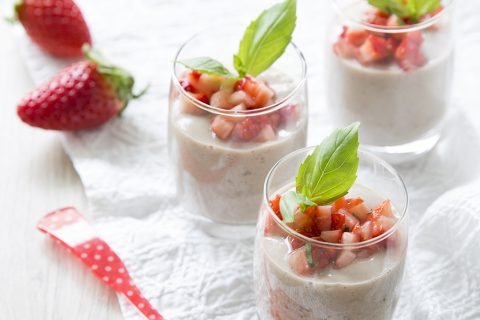 Mousse légère de fraises et basilic