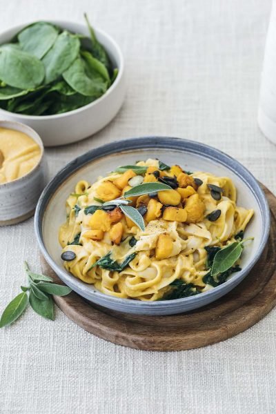 Tagliatelles aux jeunes pousses d’épinards et crème de courge butternut