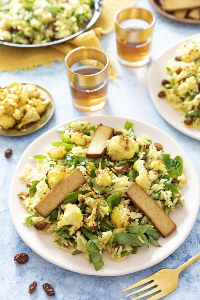 Kedgeree de riz au tofu fumé et chou-fleur