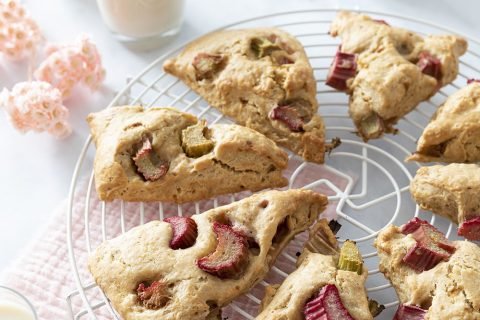 Scones vegan à la rhubarbe