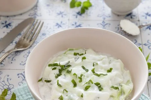 Salade de concombre yaourt et menthe (vegan) + vidéo