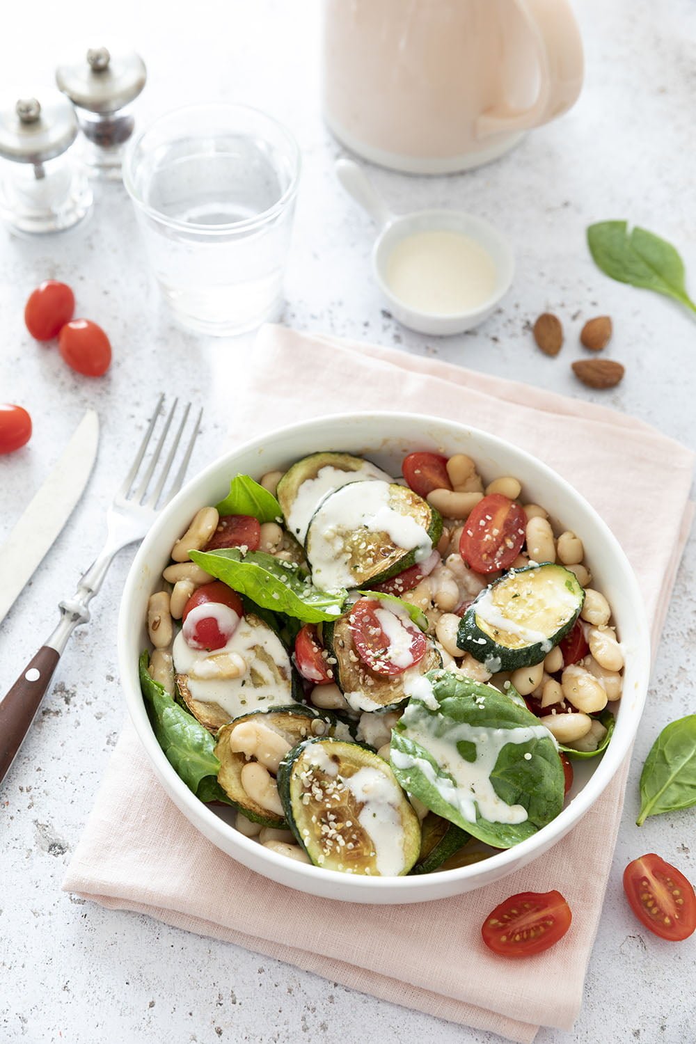 Salade Haricots Blancs Courgette Tomate Et Sauce à Lamande Vegan