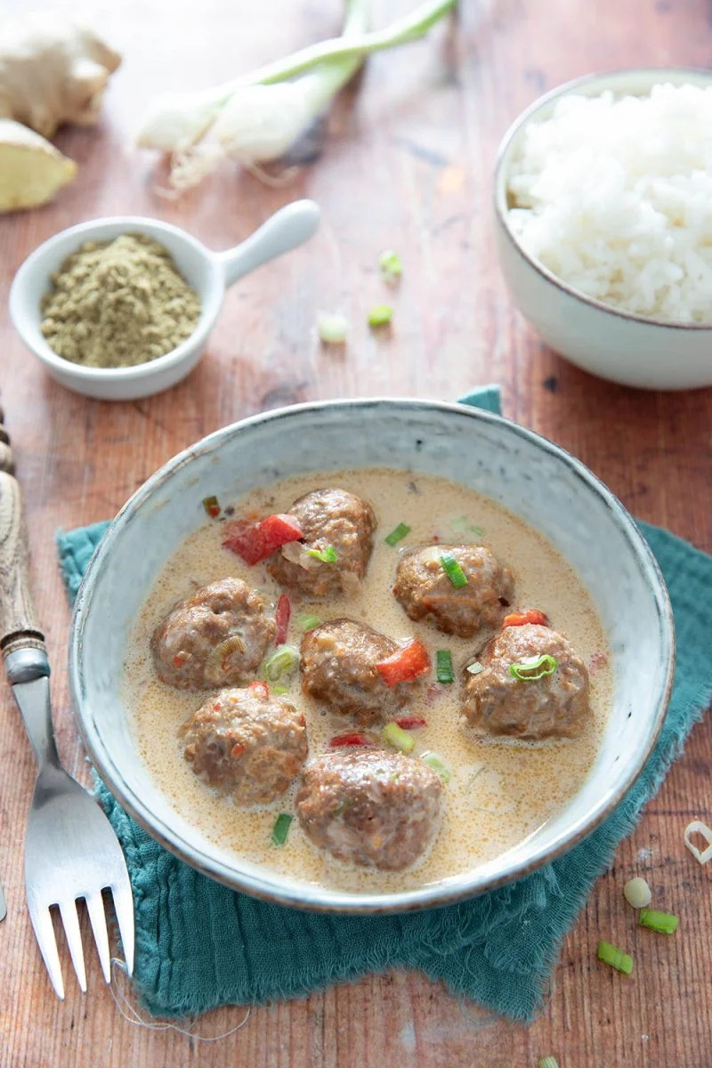 Boulettes de haché végétal au lait de coco, façon curry thaï + vidéo