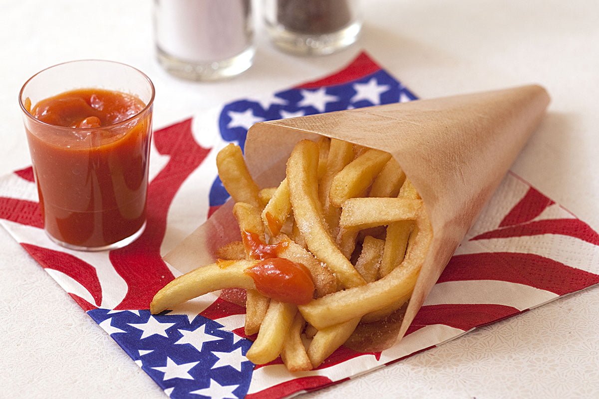 Cornets de frites au ketchup